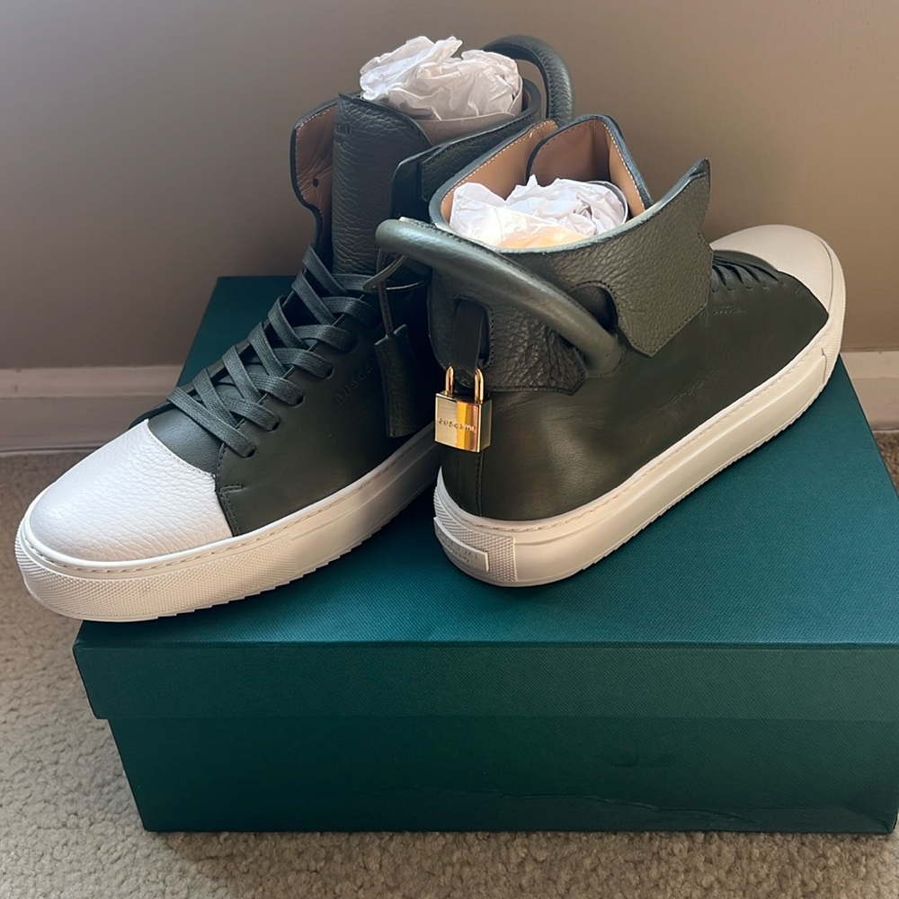 Buscemi shoes olive green 125mm. Brand new and never worn. Box included.